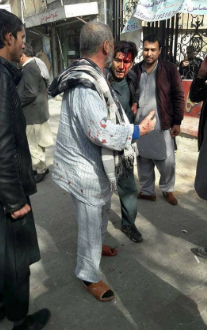 طالبان:نشر صور عن ضحايا القصف الامريكي في العراق على انها نتائج هجوم امس في كابل