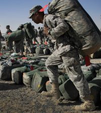 إشتداد المعارك.. أمريكا ترسل 300 جندي مارينز لجنوب أفغانستان