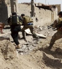العراق : مقتل 100 من داعش على حدود سوريا