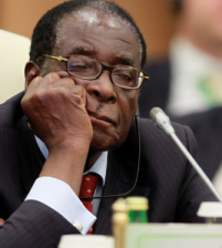 رئيس زيمبابوي يستقيل من الرئاسة بعد 37 عام