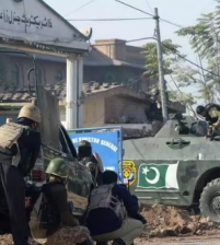 طالبان باكستان تقتل وتجرح 48 في هجوم بيشاور