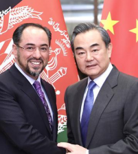 وزير خارجية أفغانستان يلتقي نظيره الصيني