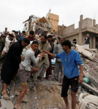 اليمن: طيران السعودية يقتل 100 في سوق شعبي