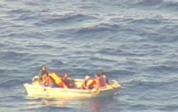 فقد 80 شخصا بعد غرق عبارتهم في المحيط الهادئ