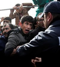 اليونان تطلب ضم لاجئين أفغانستان في خطة اوروبا