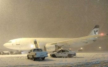 الثلج يلغي رحلات مطار الإمام الخميني في طهران