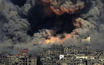 إسرائيل تقصف غزة بالصواريخ رداً على صاروخ اتها