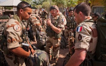 295 مليار يورو موازنة الجيش في فرنسا