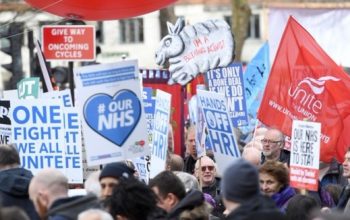 تظاهرة في لندن لدعم هيئة الصحة
