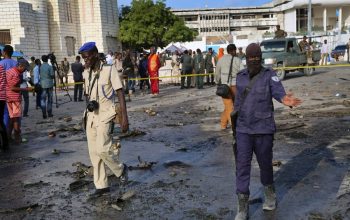انفجار انتحاري امام مبنى برلمان الصومال