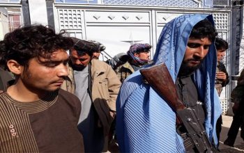 اعتقال 2 من مسلحي طالبان بزي النساء في ولاية فارياب